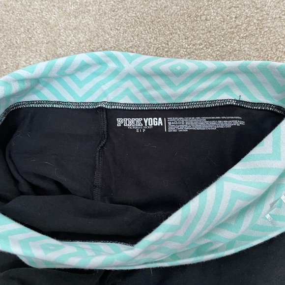 PINK capris leggings - Picture 2 of 3